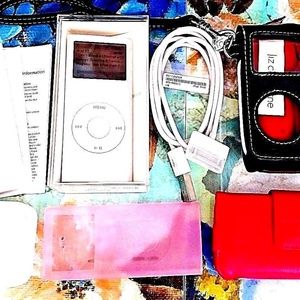 APPLE IPOD NANO 2ND GEN. SILVER 2GB + Accessories